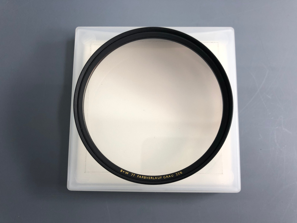 B+W F-PRO Farbverlauf Grau 25% 77mm