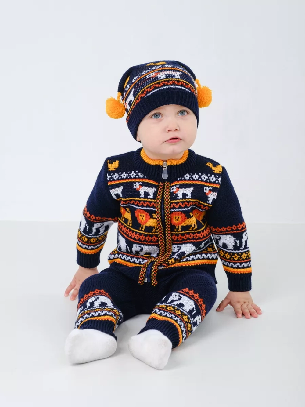 Костюм вязаный