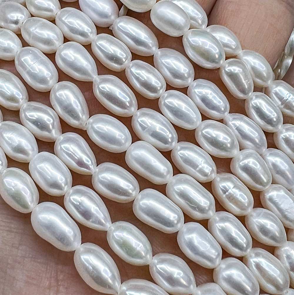 Жемчуг 3А речной бусины Рис 6-8 мм, на нитке 38 см