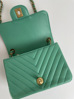 Сумка Chanel Chevron Mini Classic Flap Bag