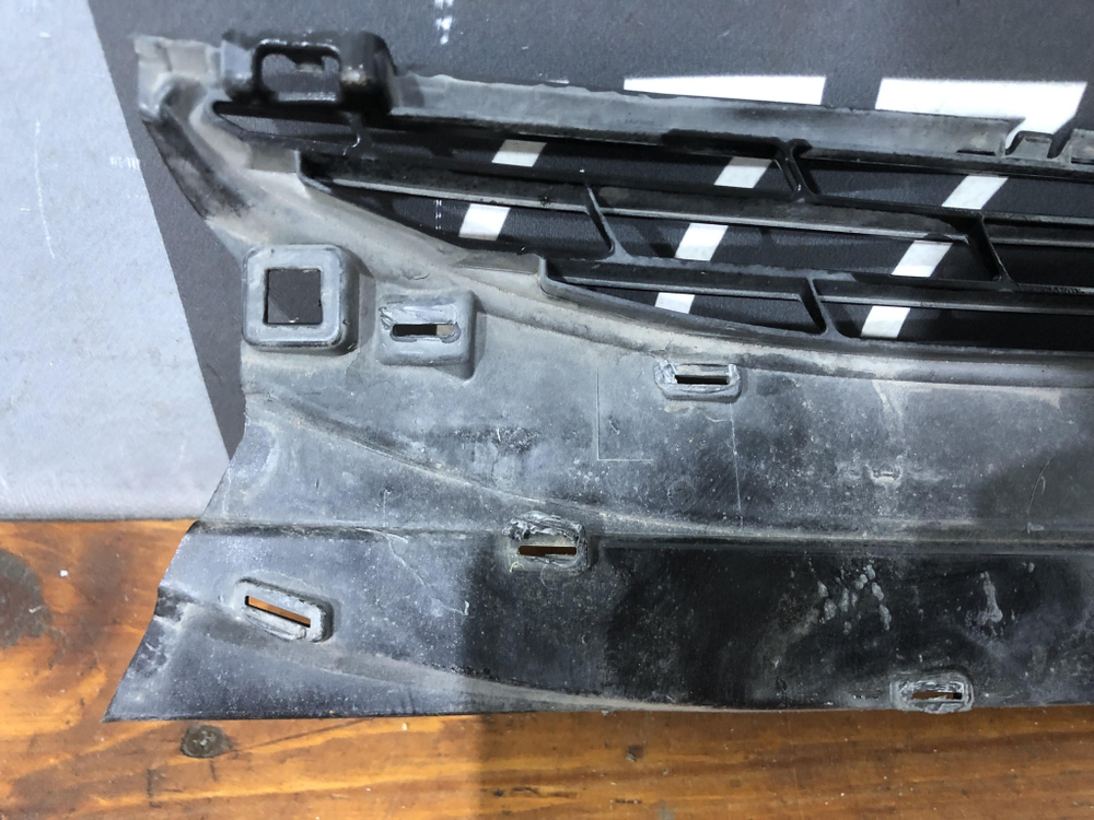Элемент решетки бампера Toyota Camry (XV70) 17-21 Б/У Оригинал 5311333020