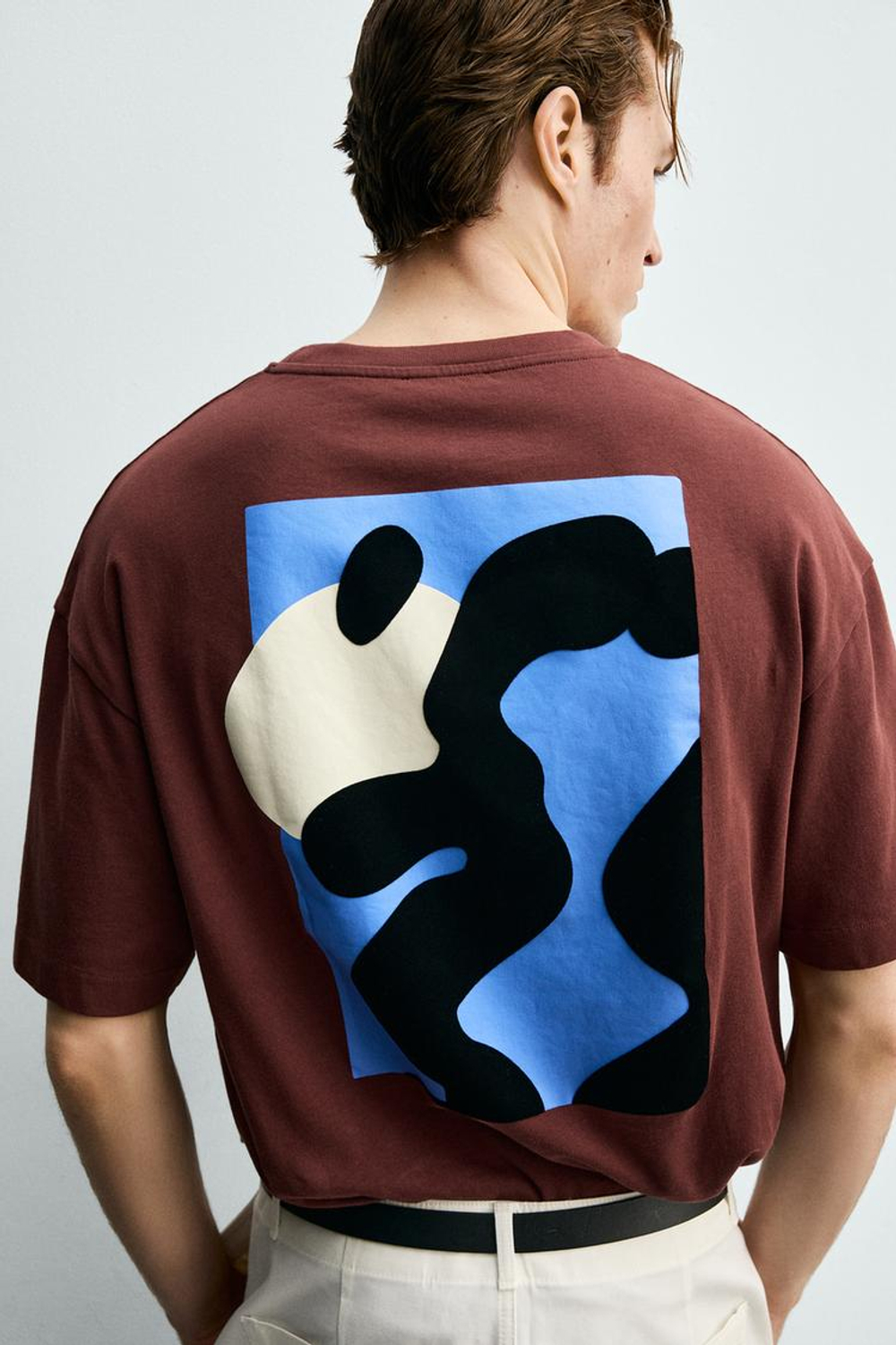 ZARA ФУТБОЛКА RELAXED FIT С ФЛОКИРОВАННЫМ ПРИНТОМ, ГРАНАТОВЫЙ