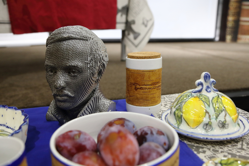 Кружка малая фарфоровая без ручки c берестой и с цитатами Лермонтова. Lermontov forever.