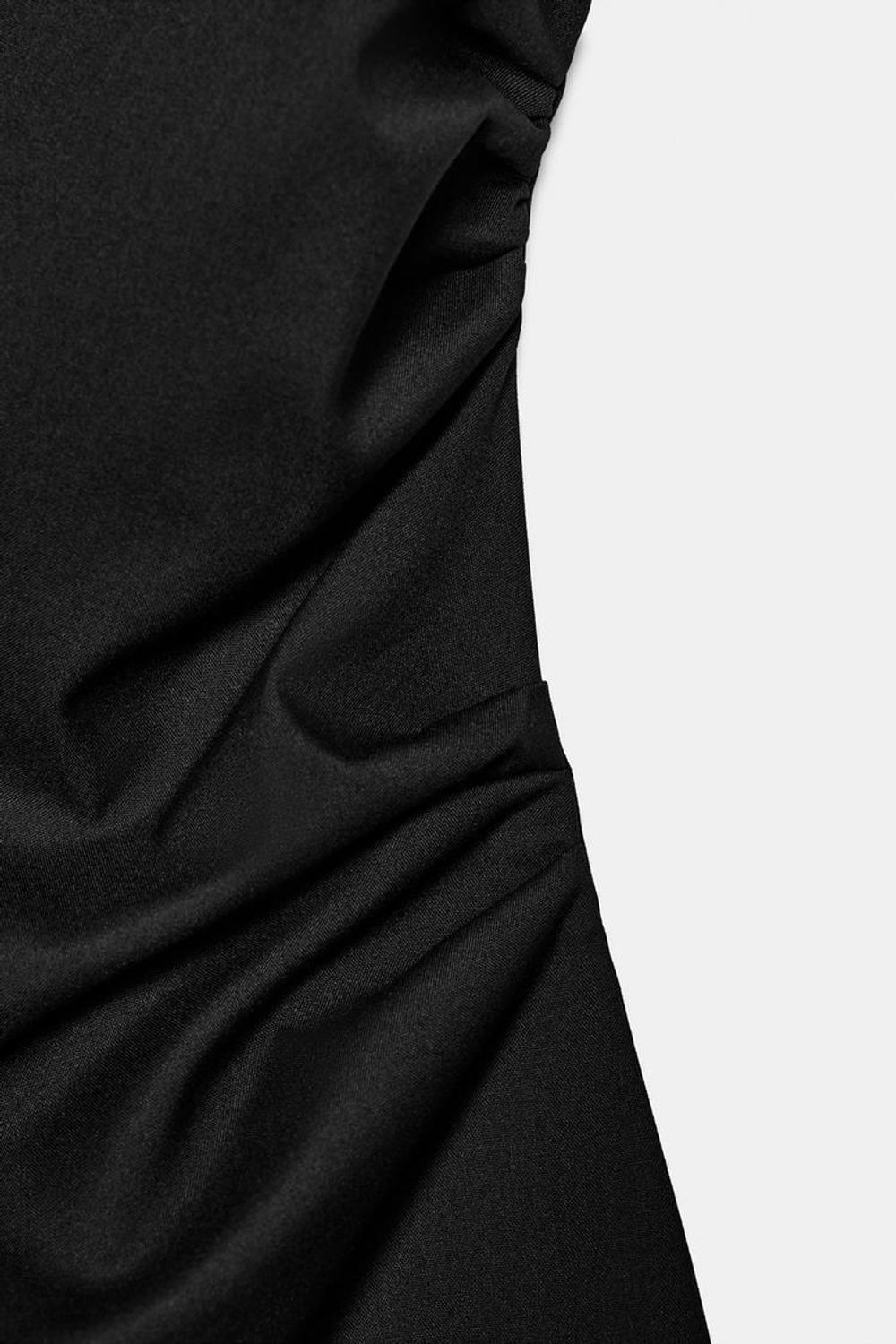 ZARA КОРОТКОЕ ПЛАТЬЕ С ПОДПЛЕЧНИКАМИ, ЧЕРНЫЙ