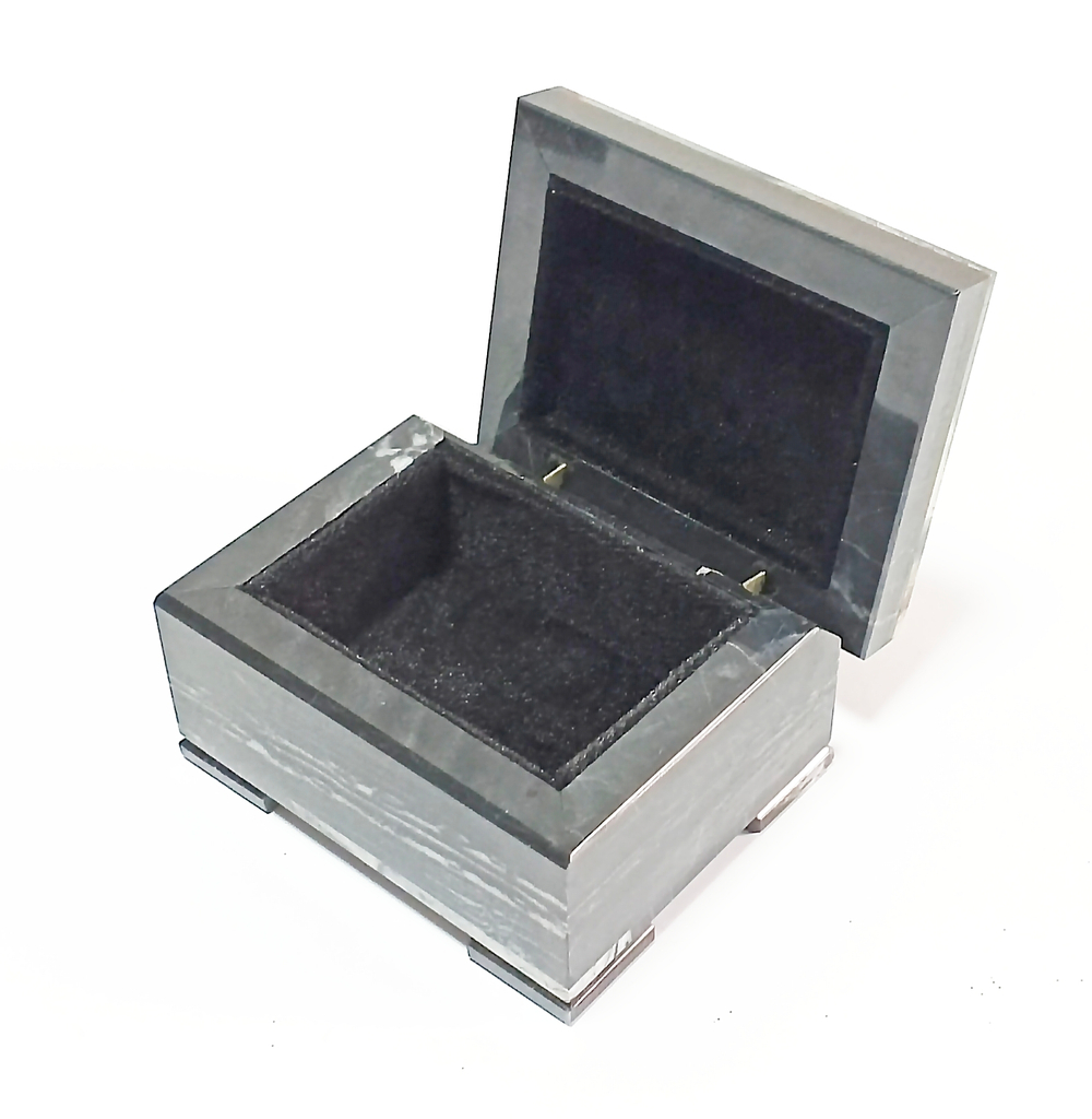 Шкатулка из яшмы и доломита 9-7-5.5см вес 470гр.