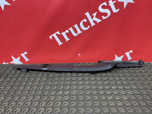 Накладка стойки правой 2017г