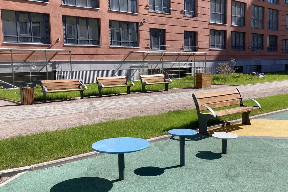 Скамья парковая на металлическом основании со спинкой тип-1