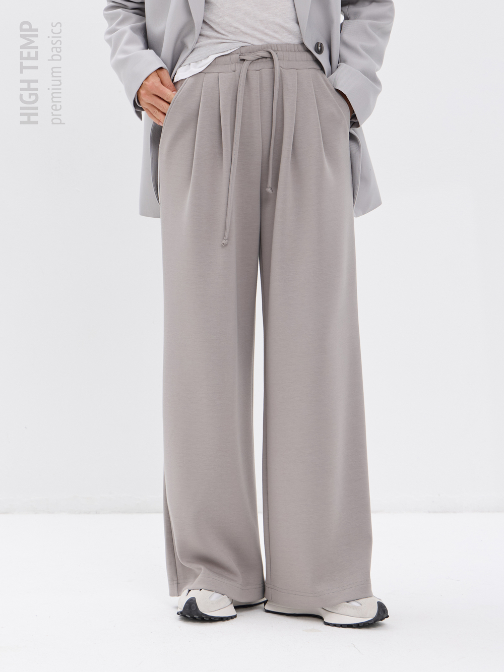 Широкие демисезонные брюки-палаццо со складками