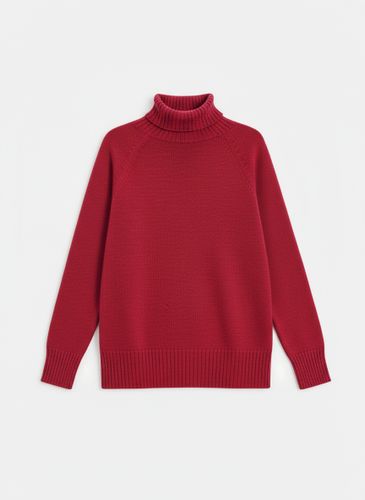 Свитер с высокой горловиной в рубчик