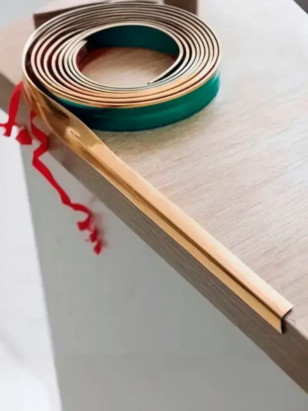 Молдинг декоративный самоклеящийся, угловой, для наружных, внутренних углов и прямых участков 10х10 мм х 5000 мм (ПВХ) чёрный