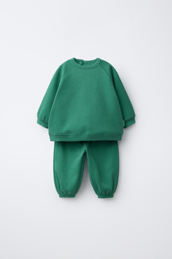 ZARA КОМПЛЕКТ ИЗ ТОЛСТОВКИ И БАЗОВЫХ БРЮК-ДЖОГГЕРОВ, ЗЕЛЕНЫЙ