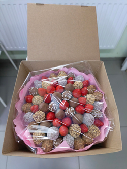 Большой букет из клубники в шоколаде