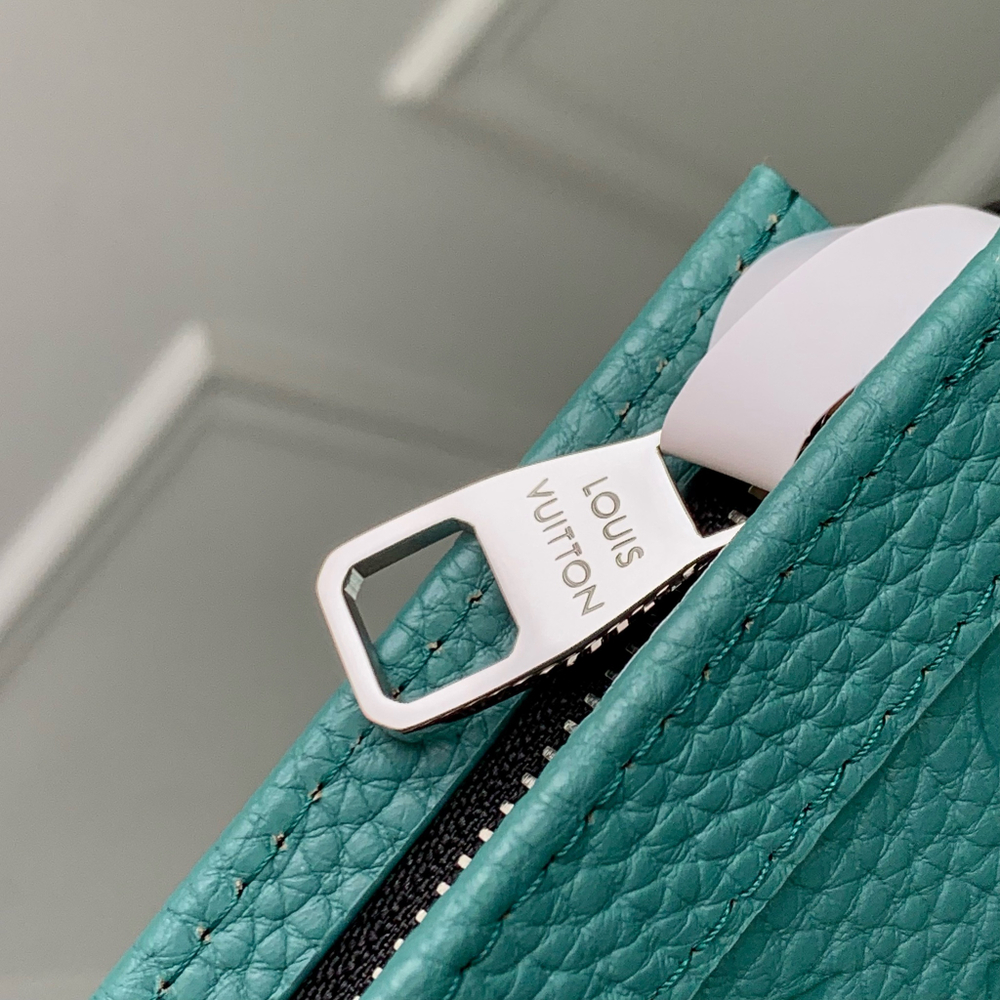 Louis Vuitton Pochette Voyage MM