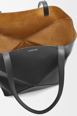Loewe Сумка-тоут XL Puzzle Fold из блестящей телячьей кожи, черный