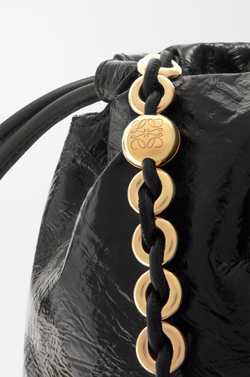 Loewe Средняя сумка Flamenco с имитацией рыбы-миксины, черный