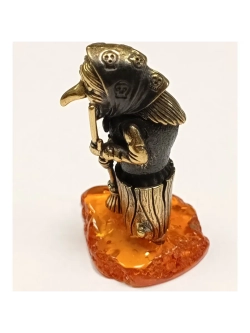 Бронзовая статуэтка на янтаре