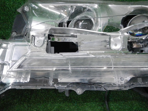 Битая Фара левая Toyota Land Cruiser 200 (2015-2021) LED