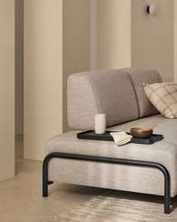 2-местный диван Compo серо-бежевого цвета с малым журнальным столиком и чёрным каркасом