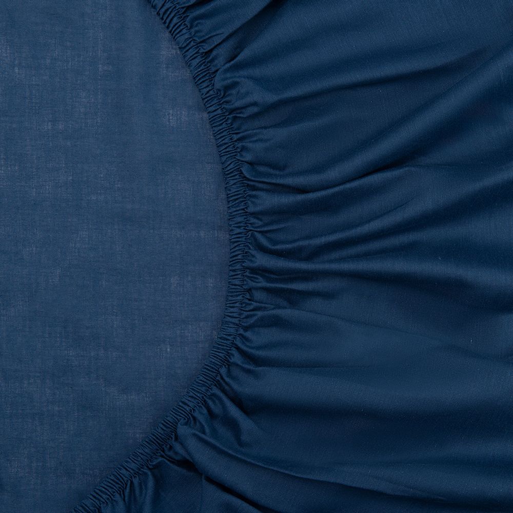 Простыня на резинке темно-синего цвета из коллекции Essential, 180х200х30 см