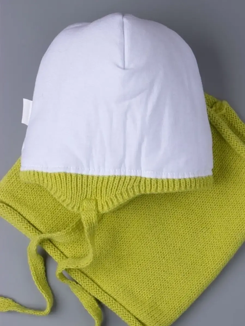 Шапка для девочки зимняя вязаная и снуд