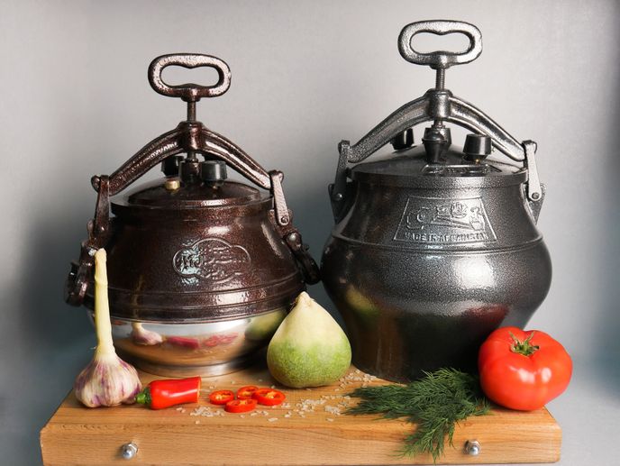 Чем отличается черный афганский казан от двухцветного?