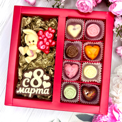 Шоколадный подарок "С 8 марта. Зайчик с шариками": шоколадка-надпись, фигурка и 8 конфеты ручной работы