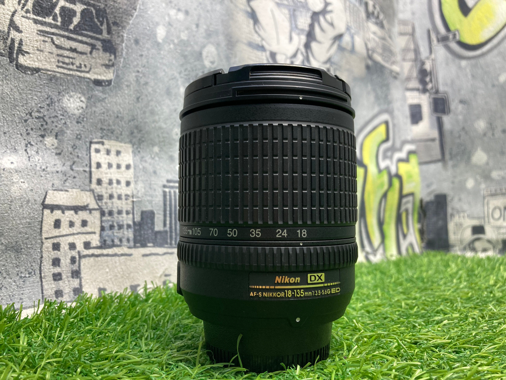 Nikon 18-135mm 3.5-5.6 ED-IF AF-S DX Zoom-Nikkor