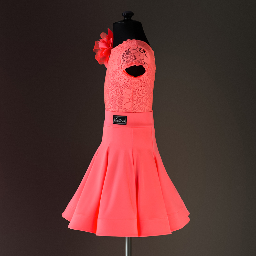 яркое платье для танцев