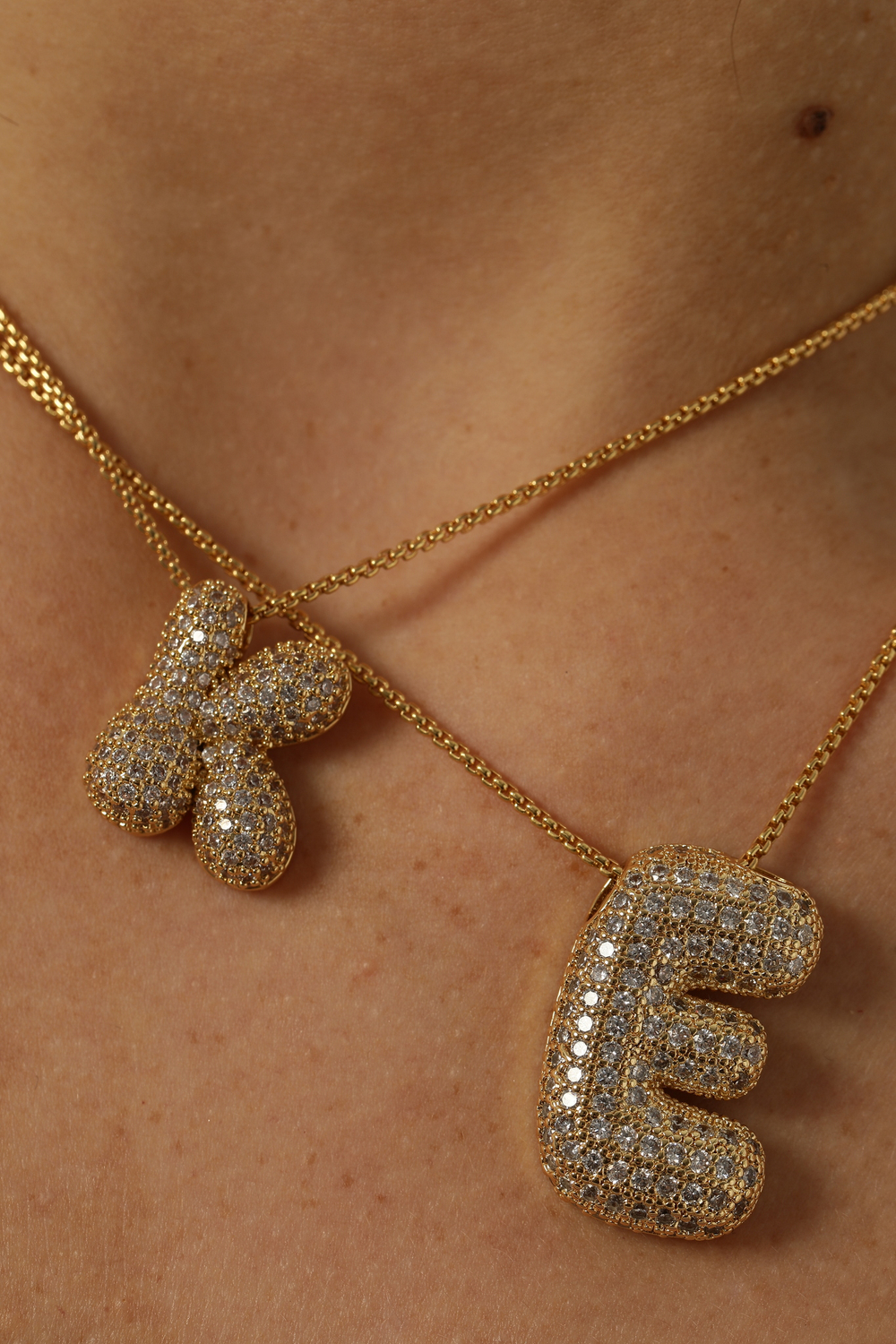 Подвеска с массивной буквой из камней