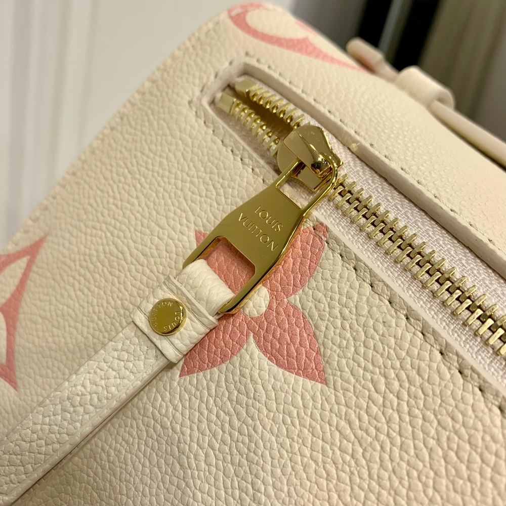 Louis Vuitton Pochette Metis