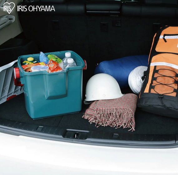 Экспедиционный ящик IRIS RV BOX Bucket 25B, в багажнике.