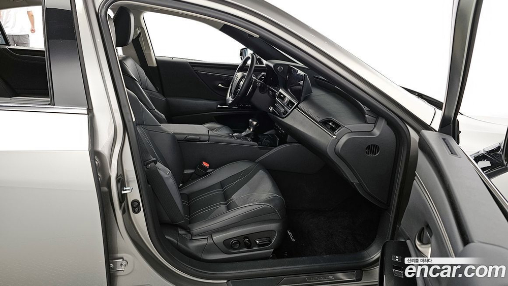 Lexus ES300h 7 Generation Luxury Plus (05.2022)