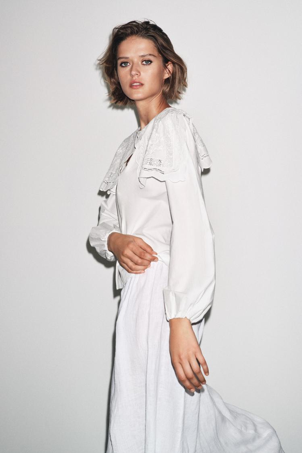 ZARA РУБАШКА ИЗ ПОПЛИНА С ВЫШИТЫМ ВОРОТНИКОМ — ZW COLLECTION, ЖЕЛТОВАТО-БЕЛЫЙ