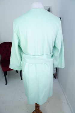 Пальто Parole красивого цвета, визуально на 44 размер