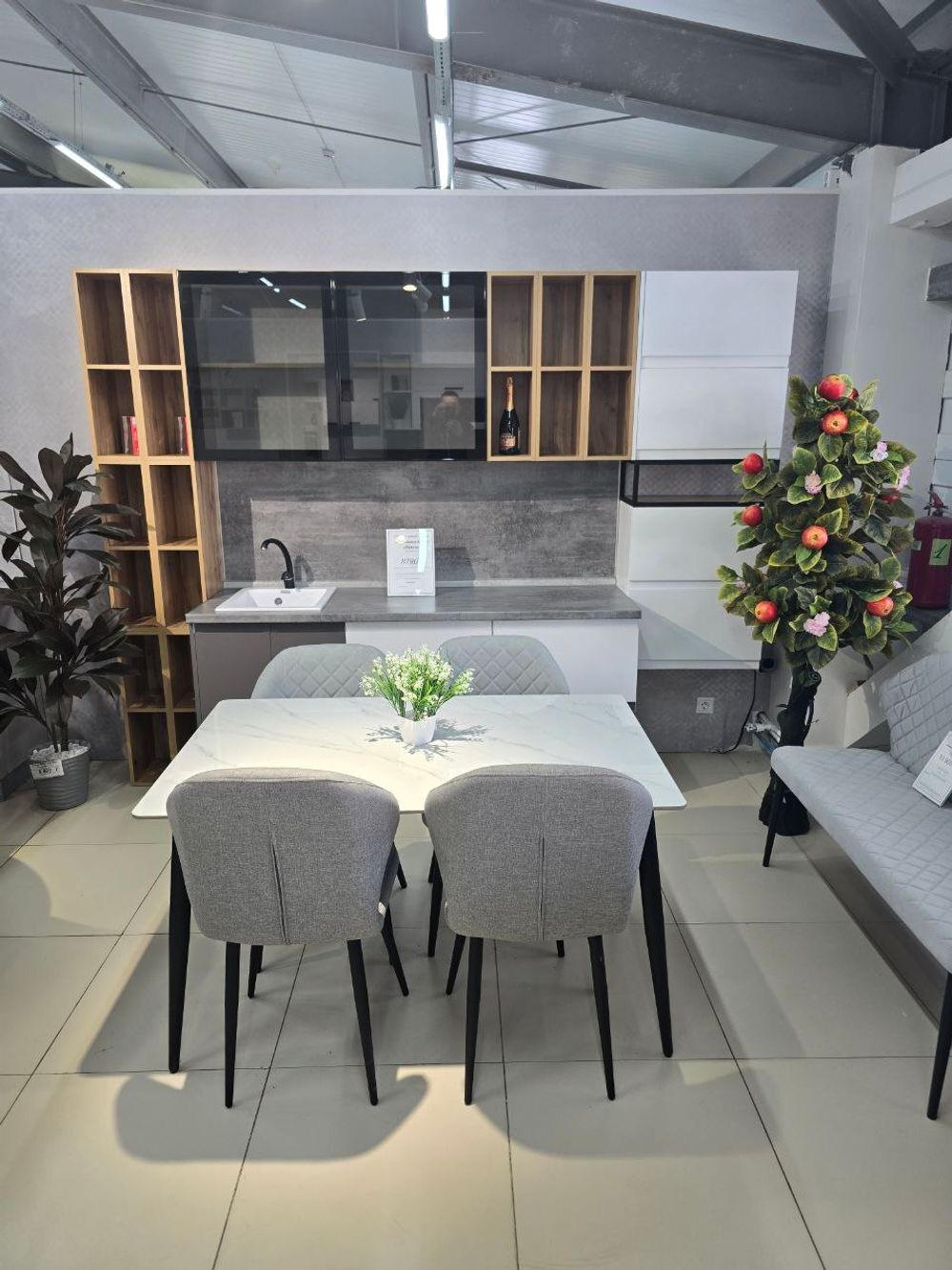 Стол обеденный из камня