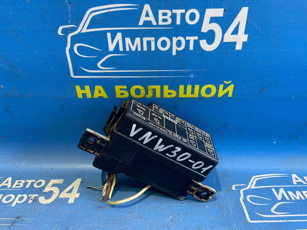 Блок предохранителей подкапотный NISSAN LARGO 1993