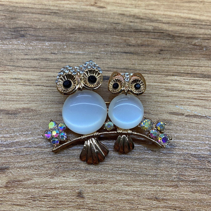 Брошь 2 совы кабошон кошачий глаз стразы серебристые хамелеон металл золотистый