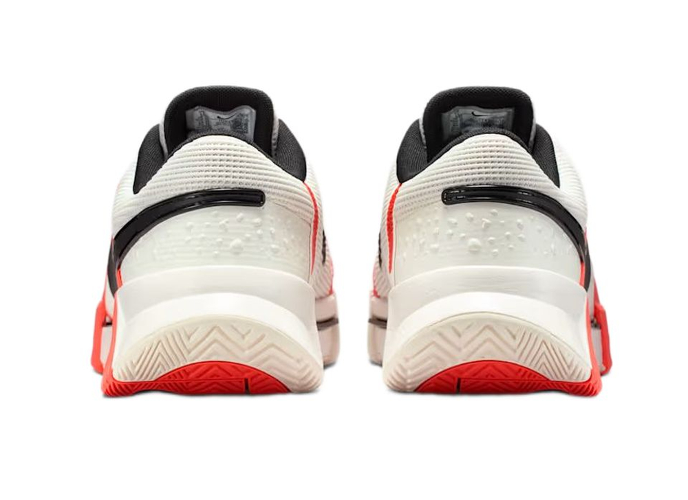 Теннисные кроссовки Nike Zoom GP Challenge 1.5 Premium - sail/turf orange/blue ribbon heather/black