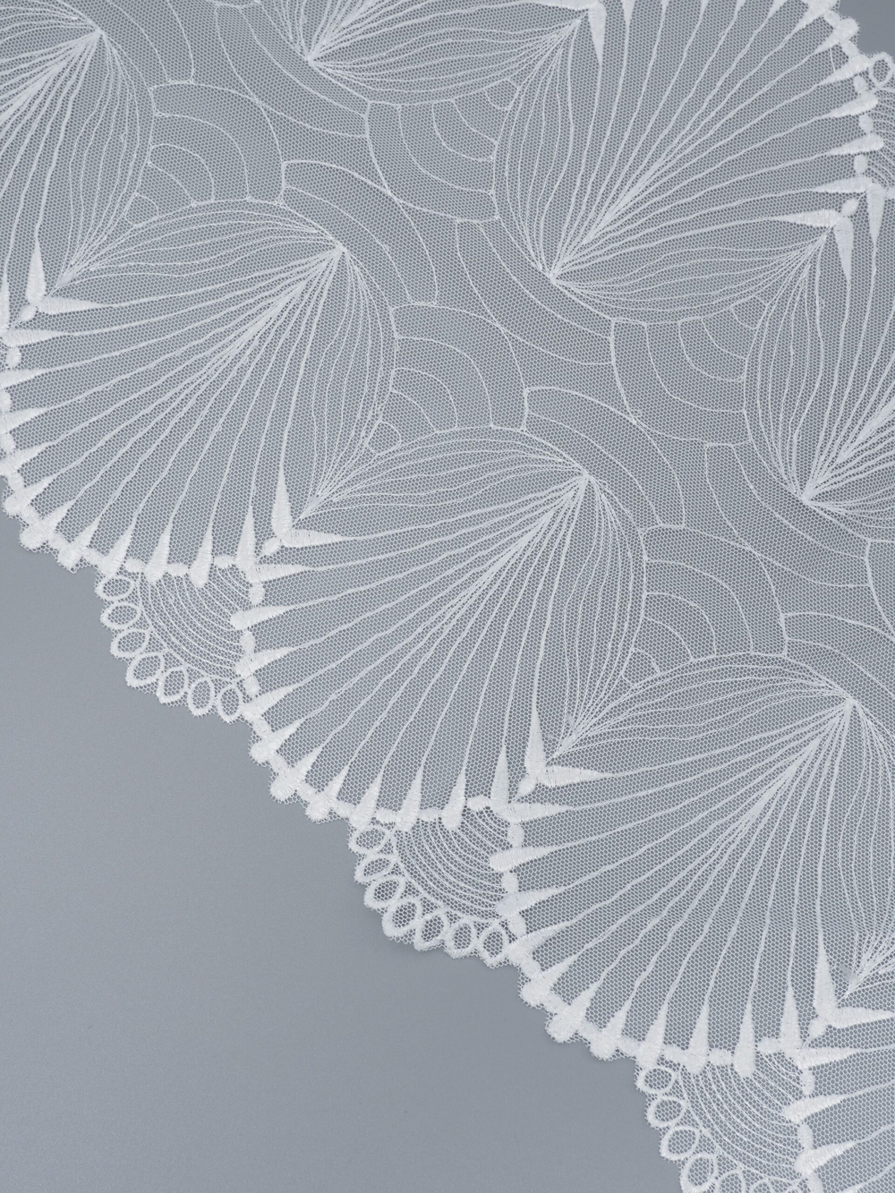 Вышивка на сетке белая неэластичная ширина 24 см