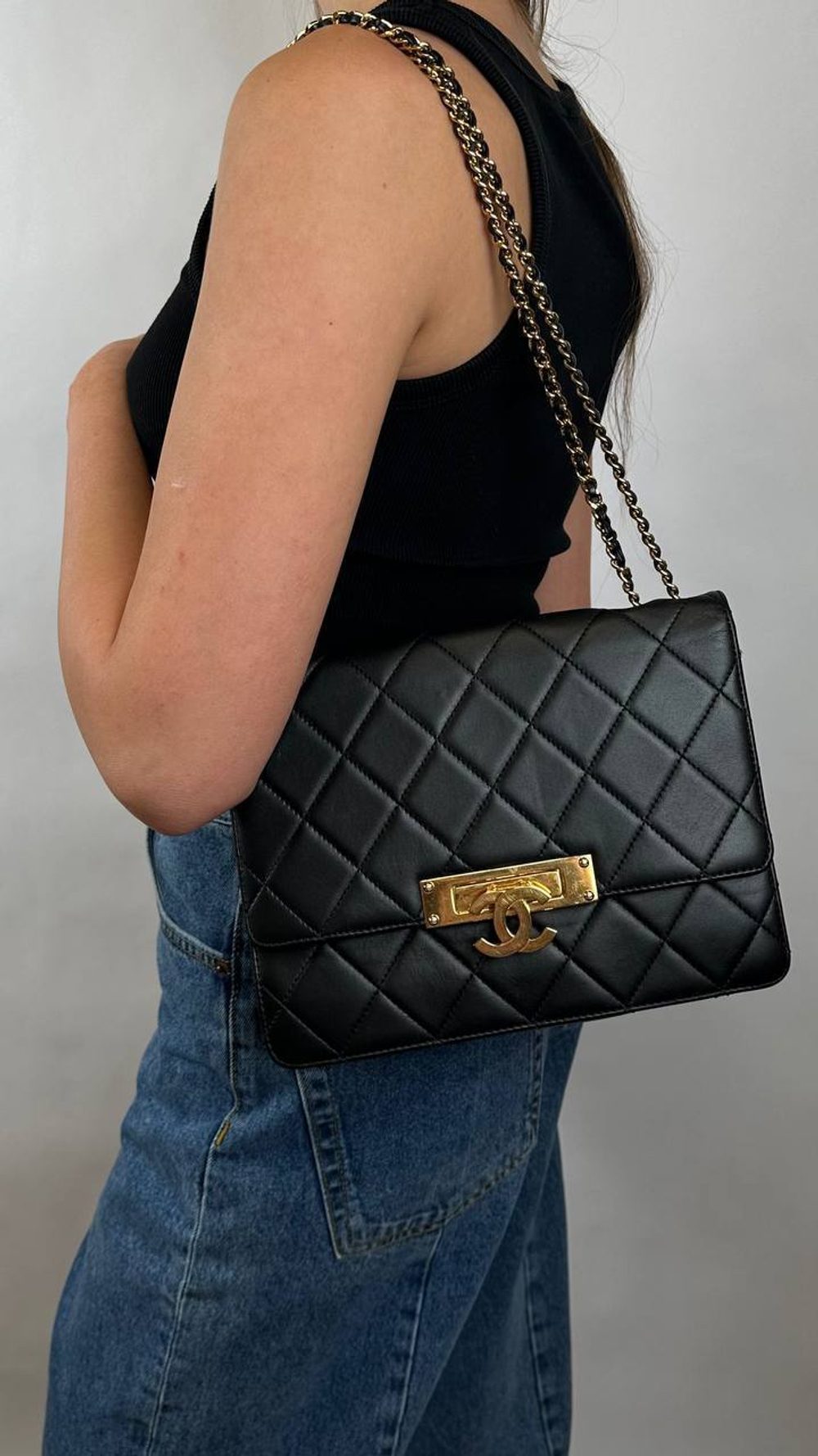 Сумка Chanel Black Quilted Lambskin Leather Golden Class Medium Flap