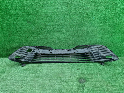 Решетка переднего бампера Toyota Camry xv70 17-21