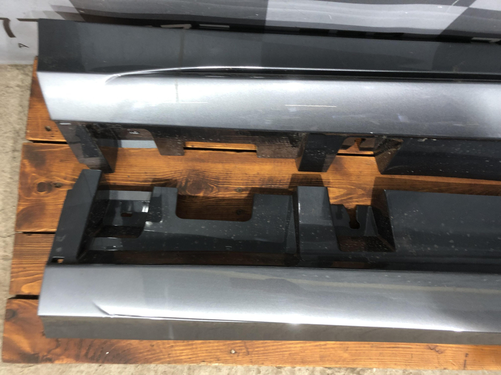 Накладки порогов серые Mercedes GLE 167 AMG бу A1676982101