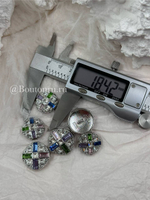 Пуговицы серебристые с разноцветными камнями стразами