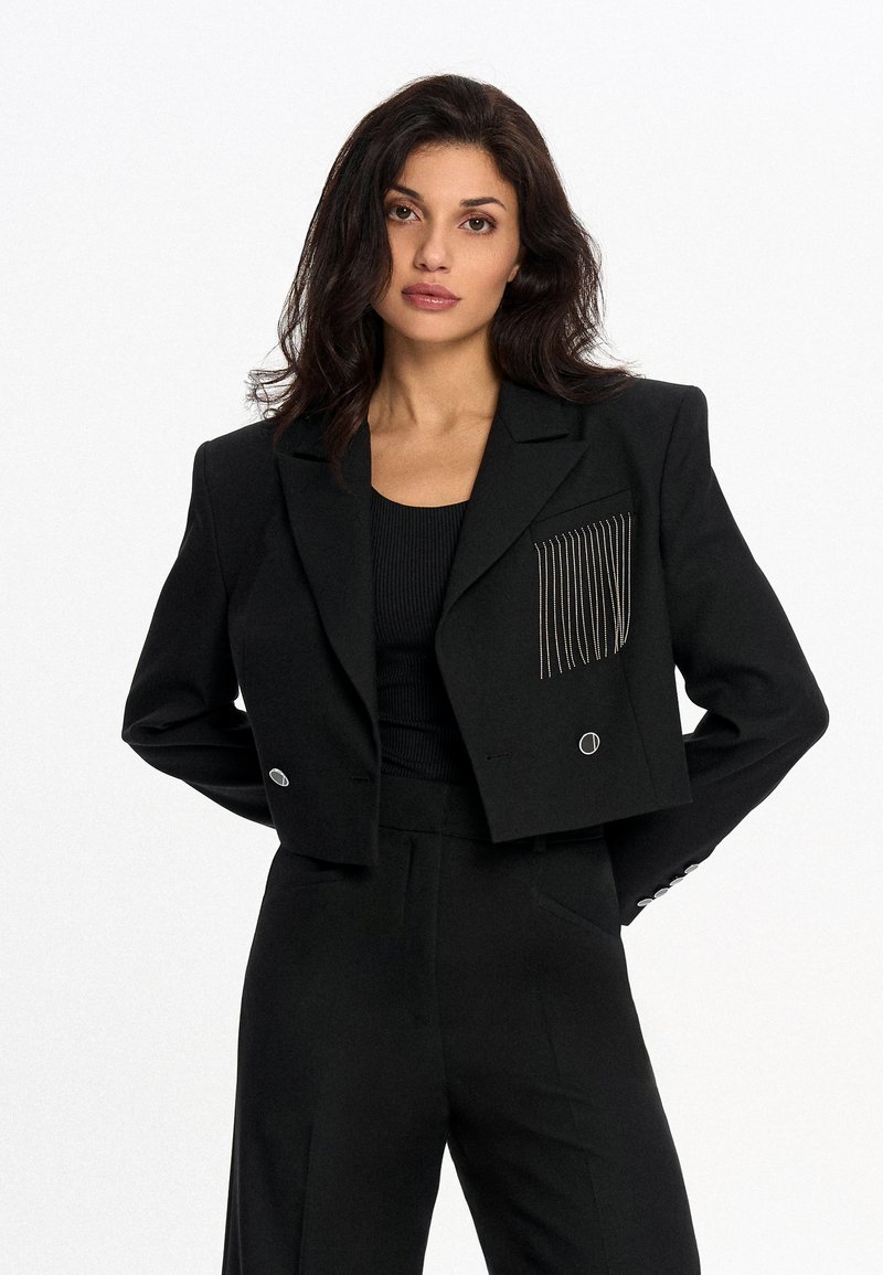 Кроп-жакет Ravelynn