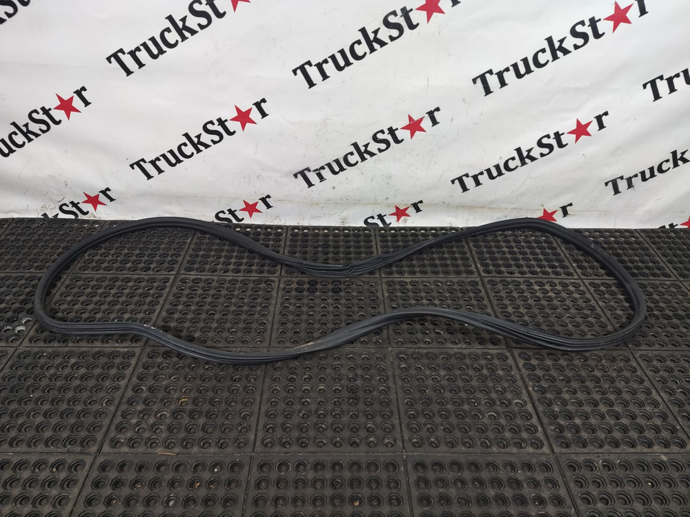 Уплотнитель двери 2023г