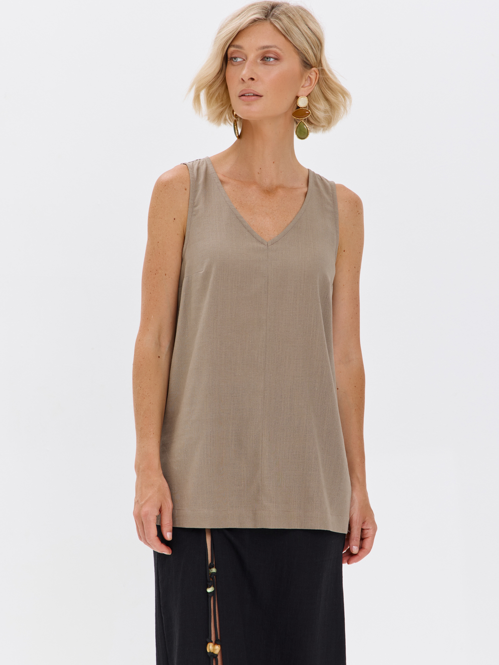 Удлиненный топ из льна с V-вырезом