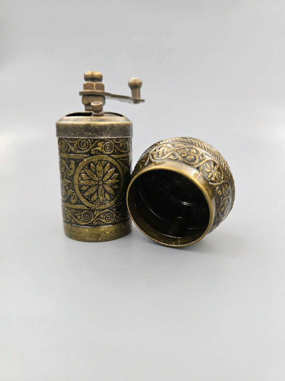 Мельница "Kesem" ручная с ложкой для специй, перца, соли 12 см/ACAR. Турция (медный)