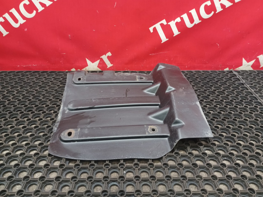 Накладка подножки левой 2020г.