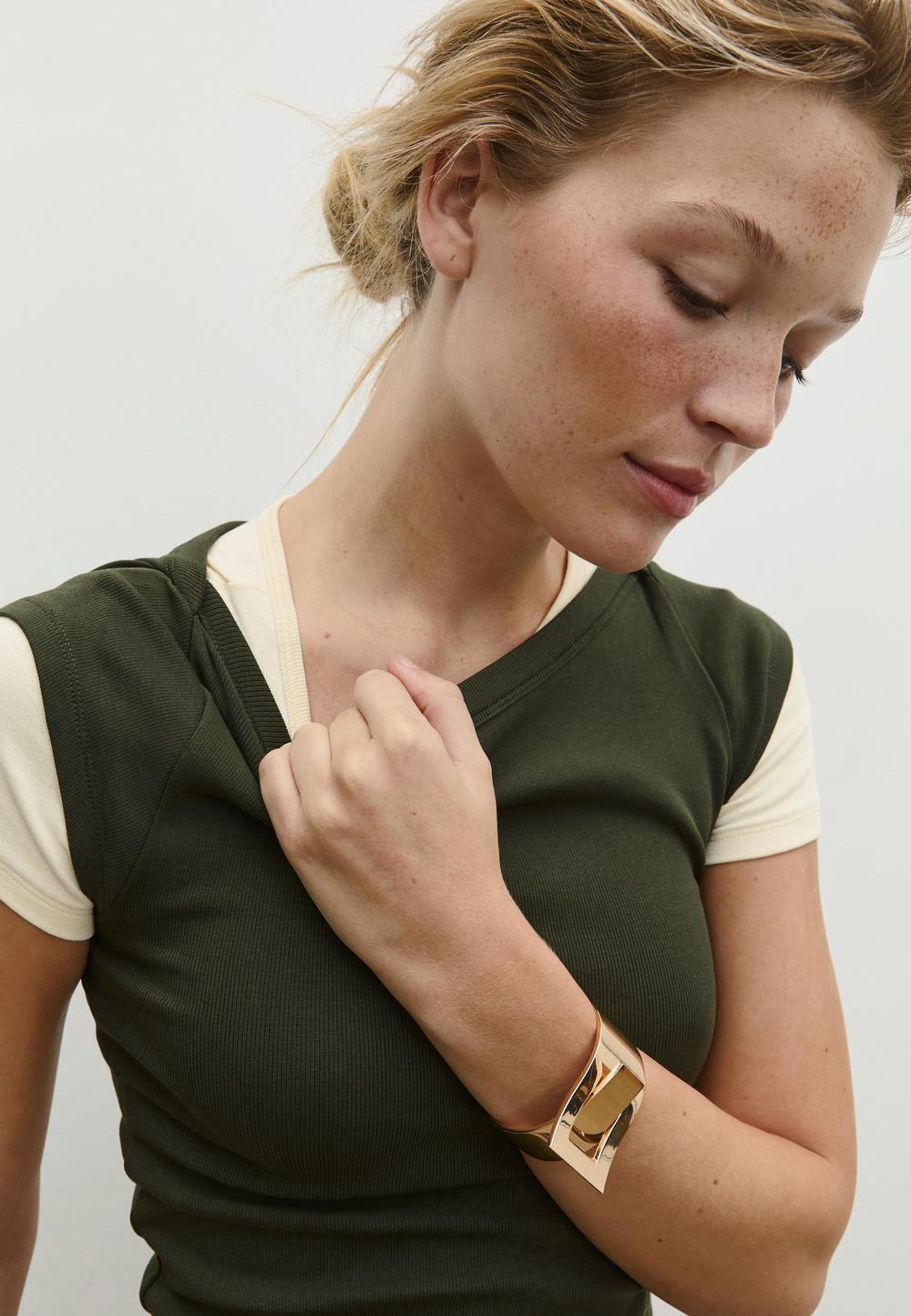 STRADIVARIUS Браслет с металлическим зажимом, золотой