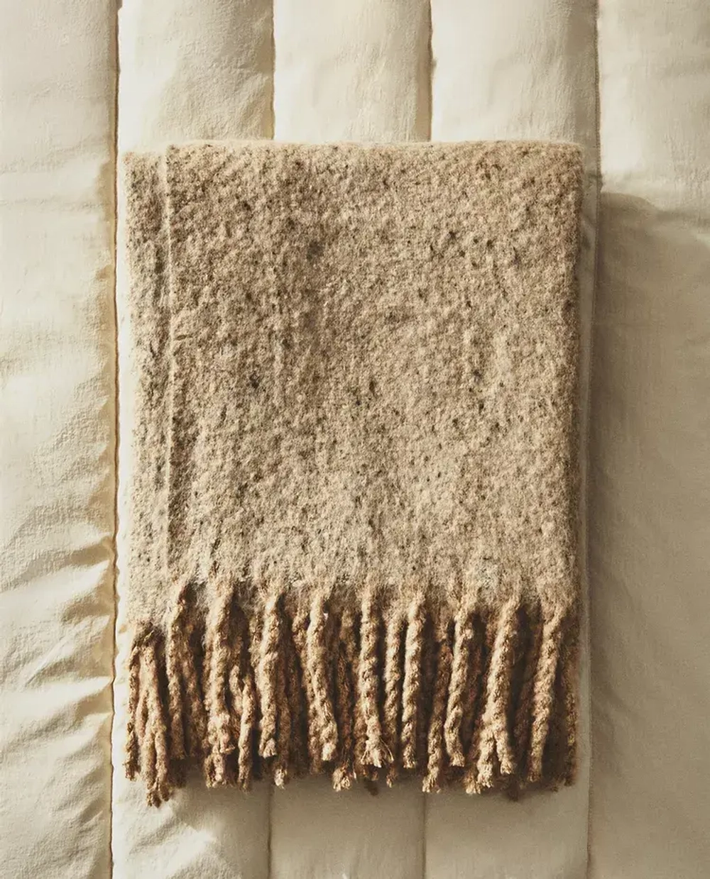 ZARA HOME ПЛЕД С БАХРОМОЙ, ЦВЕТ ВЕРБЛЮЖЬЕЙ ШЕРСТИ